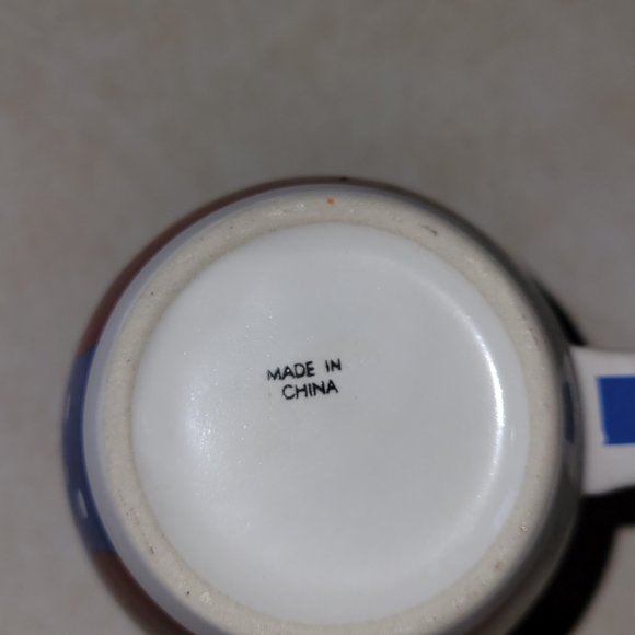 Coffee/ Tea Mug, Christmas Penguin - Picture 4 of 4